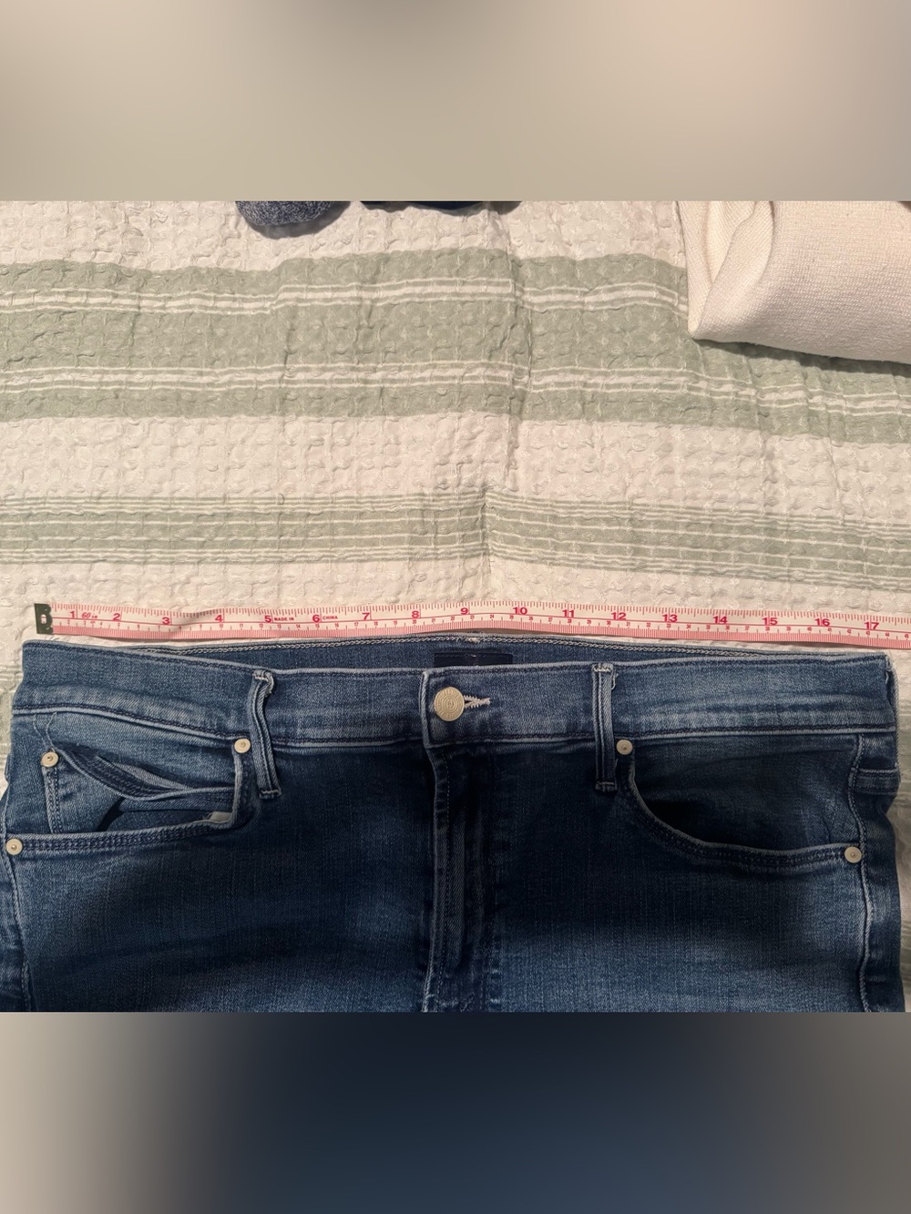 Mothers LIL size 34 mid rise dazzler Ankle Jeans in Washed Blue - Picture 4 of 4